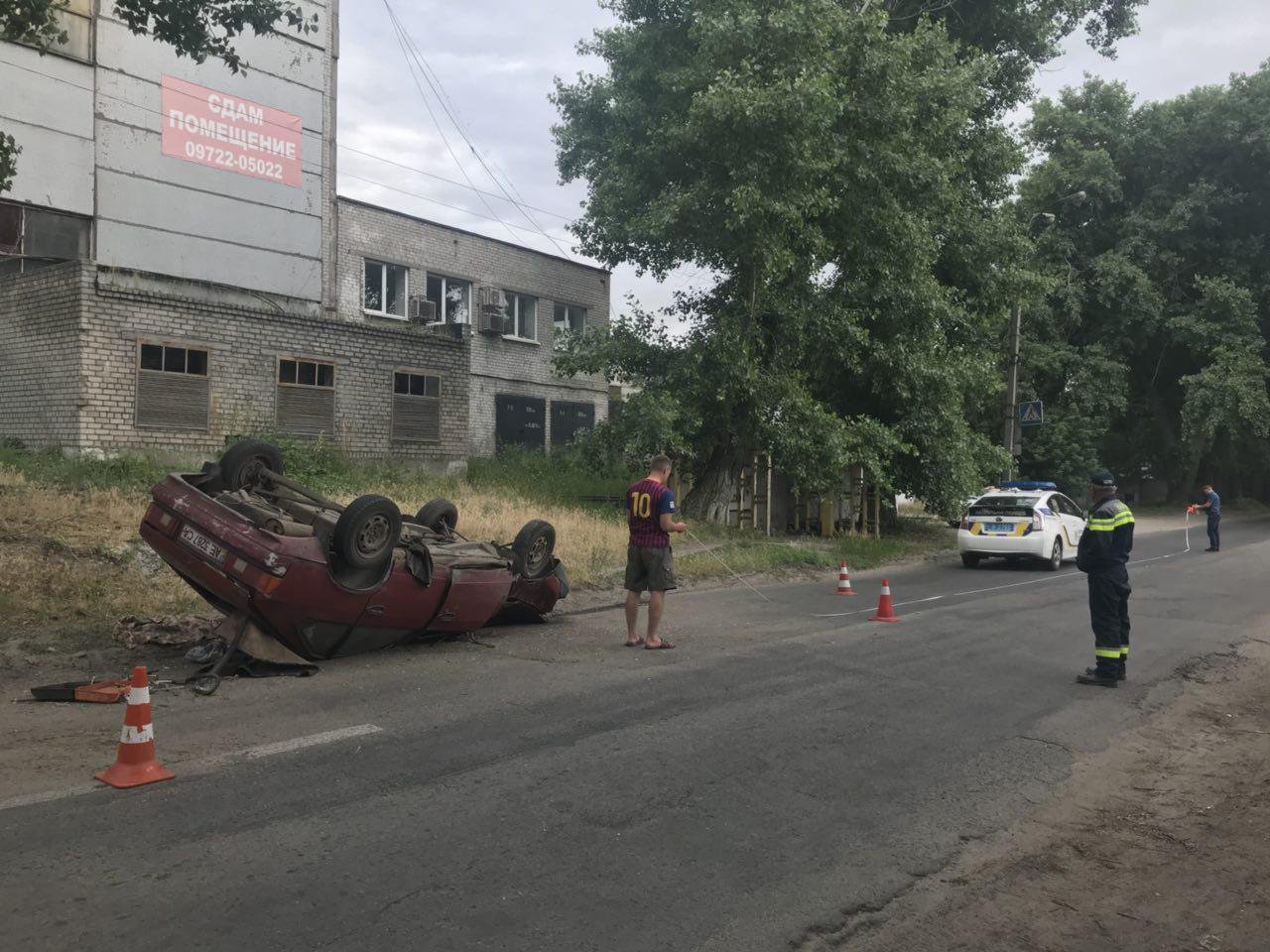 Одна полоса движения в районе места аварии перекрыта Одна полоса движения в районе места аварии перекрыта