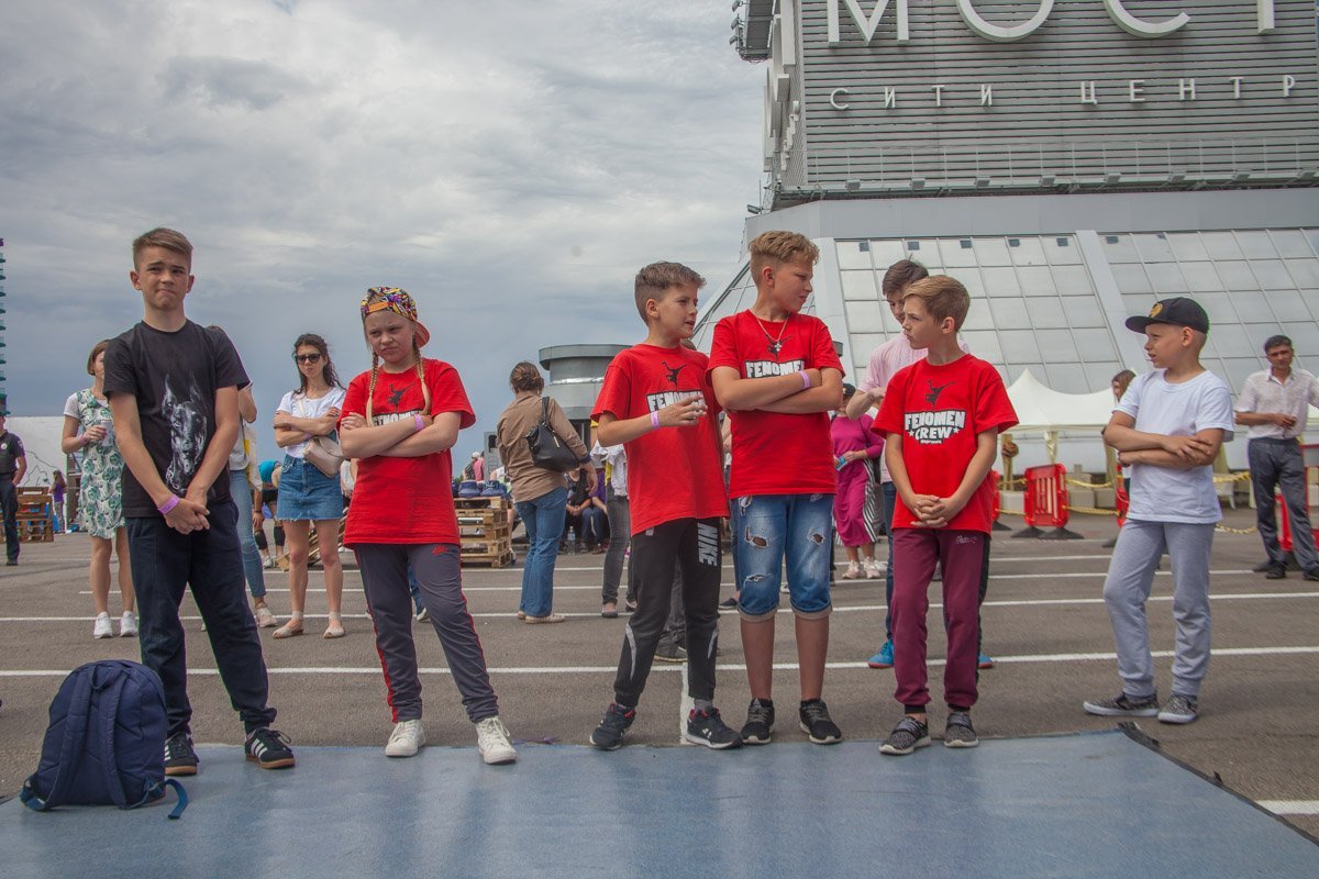 На мероприятии проходили интересные мастер-классы, работала арт-территория и фуд-корт На мероприятии проходили интересные мастер-классы, работала арт-территория и фуд-корт