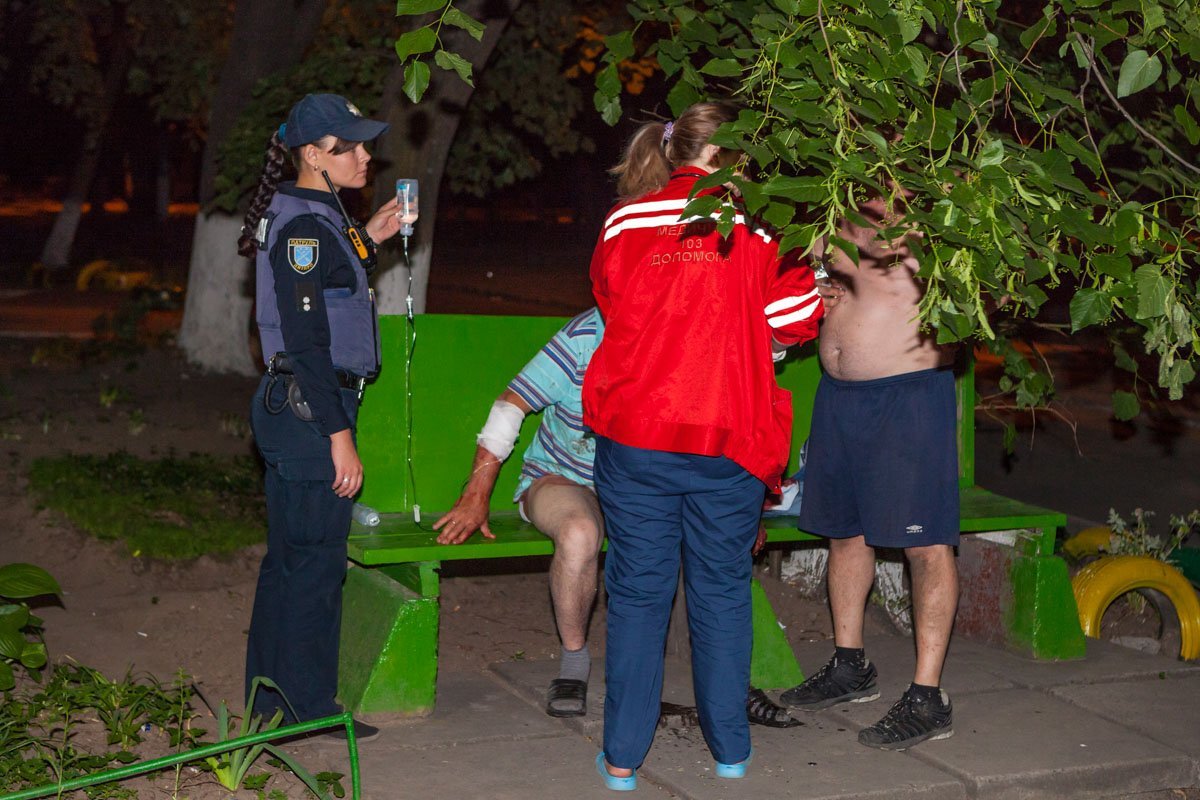 Помощь оказывали на лавочке возле подъезда