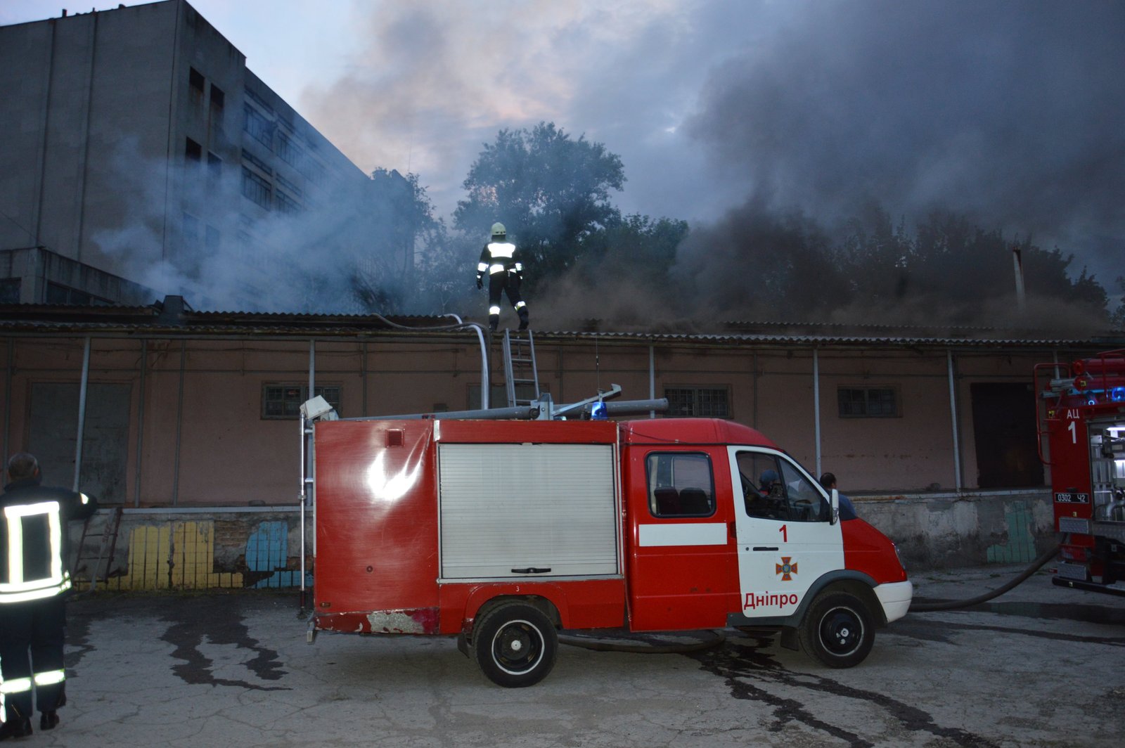 3 июня в 20:21 на линию "101" сообщили о пожаре на Лоцманском спуске 3 июня в 20:21 на линию "101" сообщили о пожаре на Лоцманском спуске