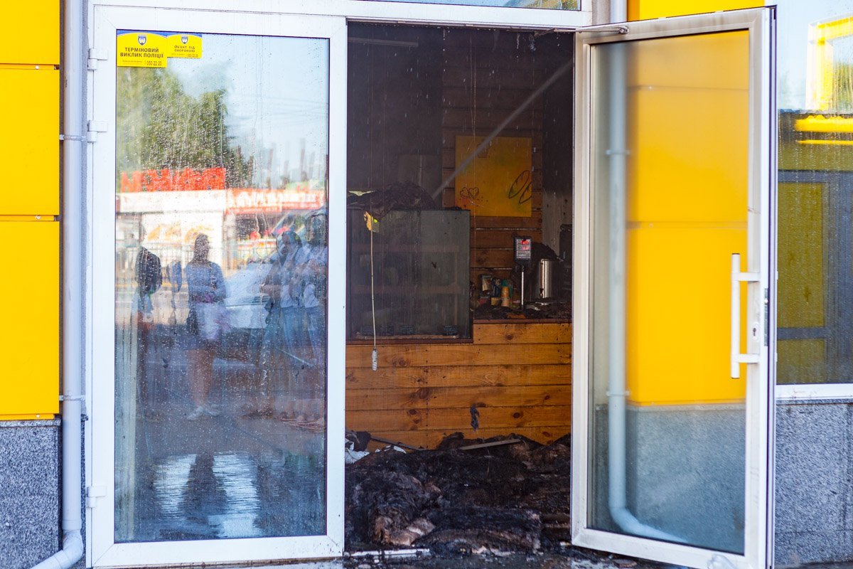 В основном горела верхняя часть помещения