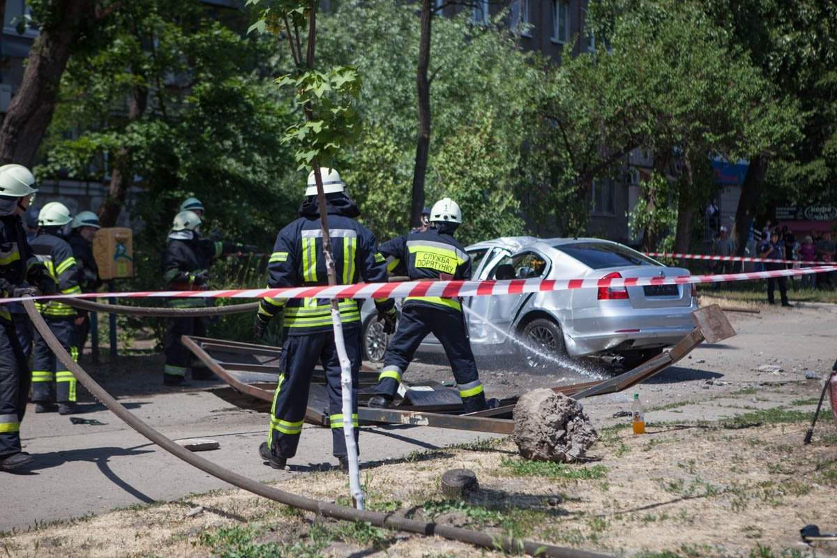 4 июня около 13:00 на жилмассиве Победа-2 автомобиль Skoda влетел в остановку 4 июня около 13:00 на жилмассиве Победа-2 автомобиль Skoda влетел в остановку