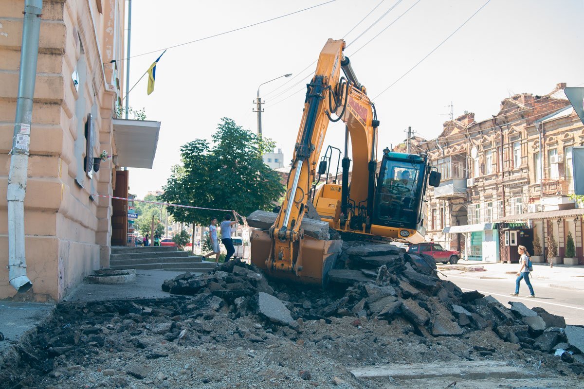 5 июня в Днепре перекрыли улицу Троицкую 5 июня в Днепре перекрыли улицу Троицкую