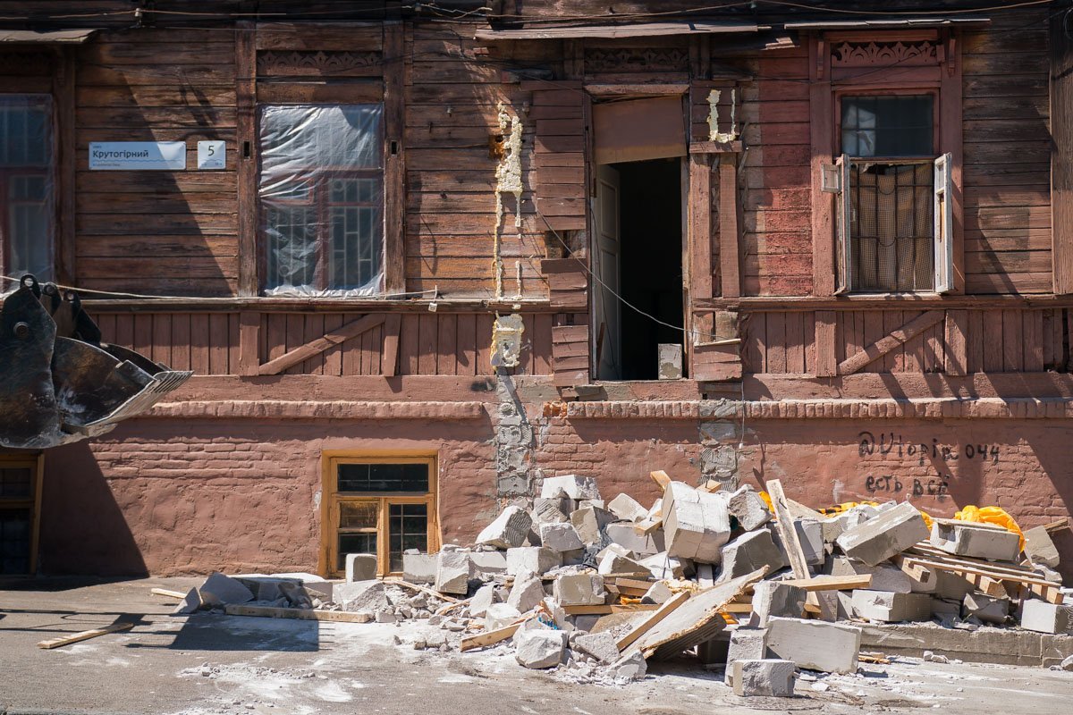 Все что осталось от незаконной пристройки Все что осталось от незаконной пристройки