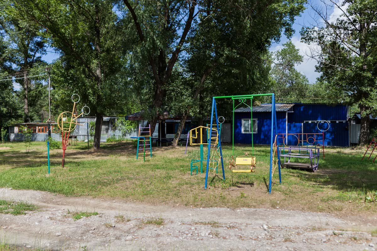 Много рыбаков здесь отдыхают с детьми Много рыбаков здесь отдыхают с детьми
