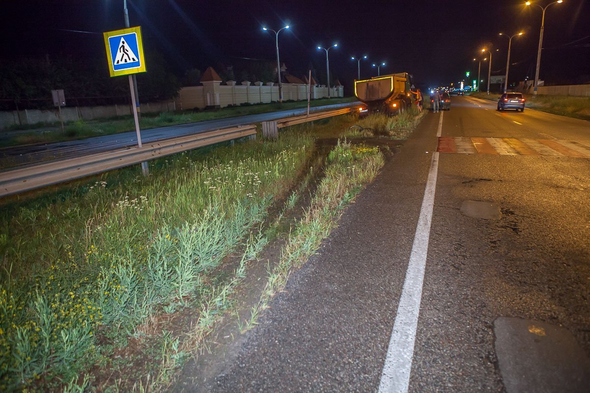 МАЗ сбил велосипедиста, переходившего дорогу по пешеходному переходу