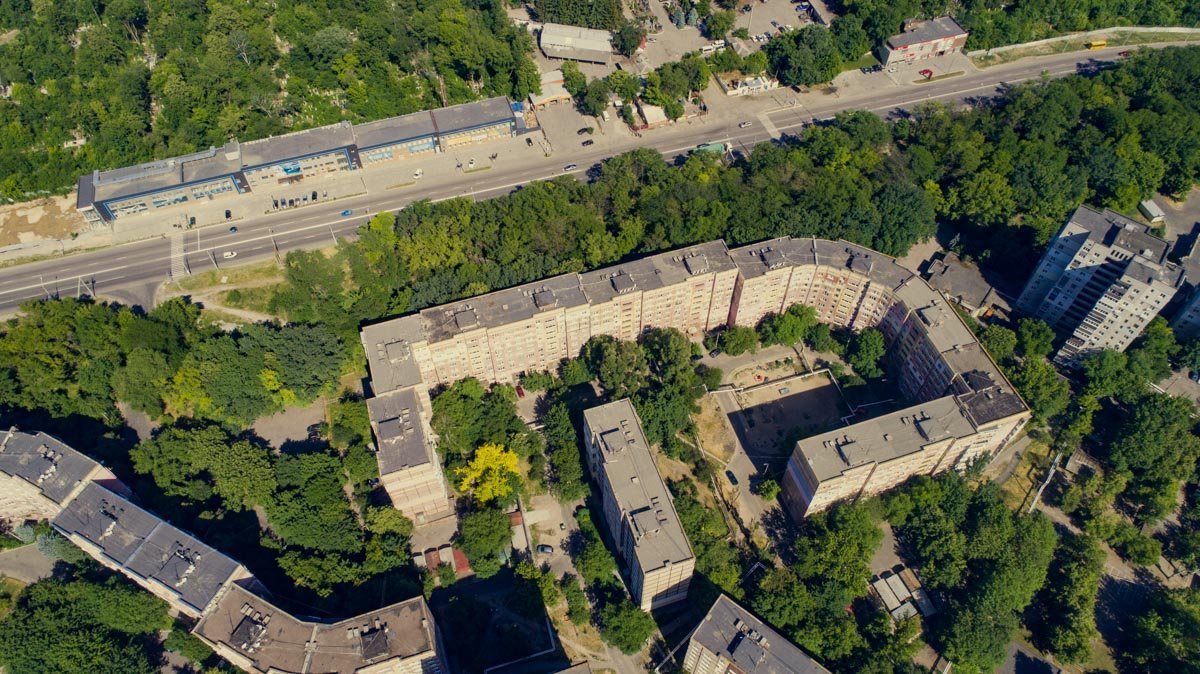 В Днепре на одном из домов жилмассива Тополь-3 появился новый мурал В Днепре на одном из домов жилмассива Тополь-3 появился новый мурал