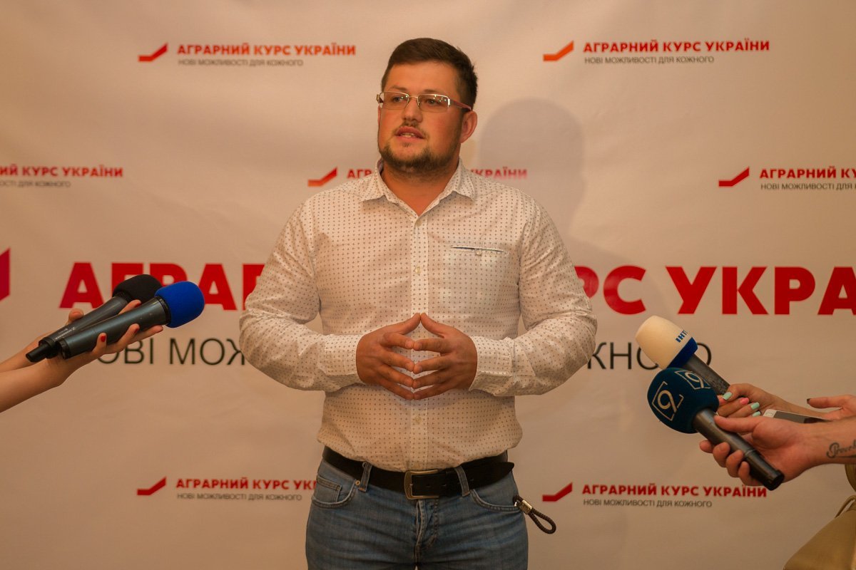 При этом стороны обязуются действовать совместно для отстаивания позиции аграриев и сельского населения