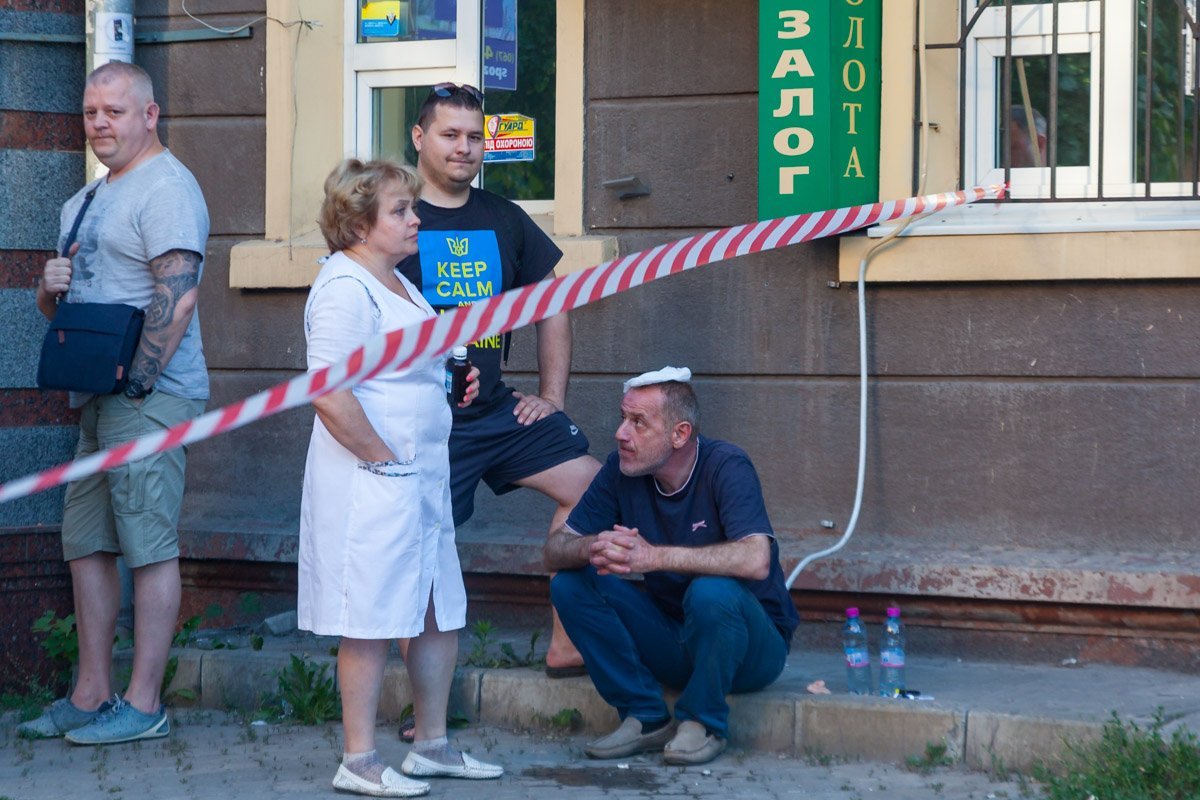 По предварительной информации, пострадал сотрудник обменника По предварительной информации, пострадал сотрудник обменника