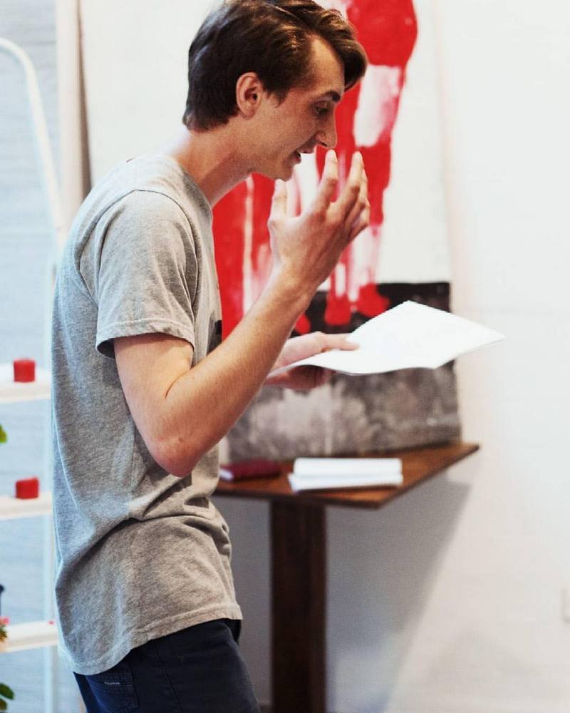 В кофейне часто проходят поэтические вечера и творческие встречи В кофейне часто проходят поэтические вечера и творческие встречи