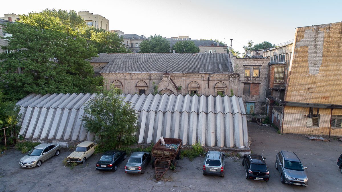 В 1909 году храм обветшал и стал маловместительным для полка