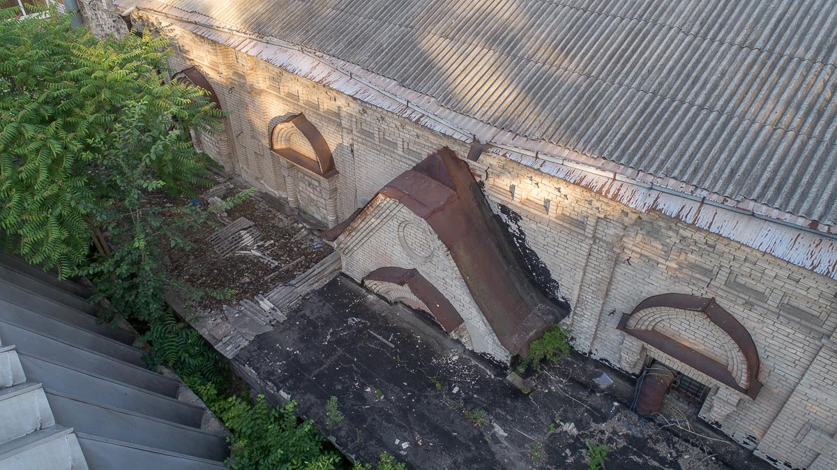 В апреле 1911 года на площади Абрамовича заложили ее первые кирпичики