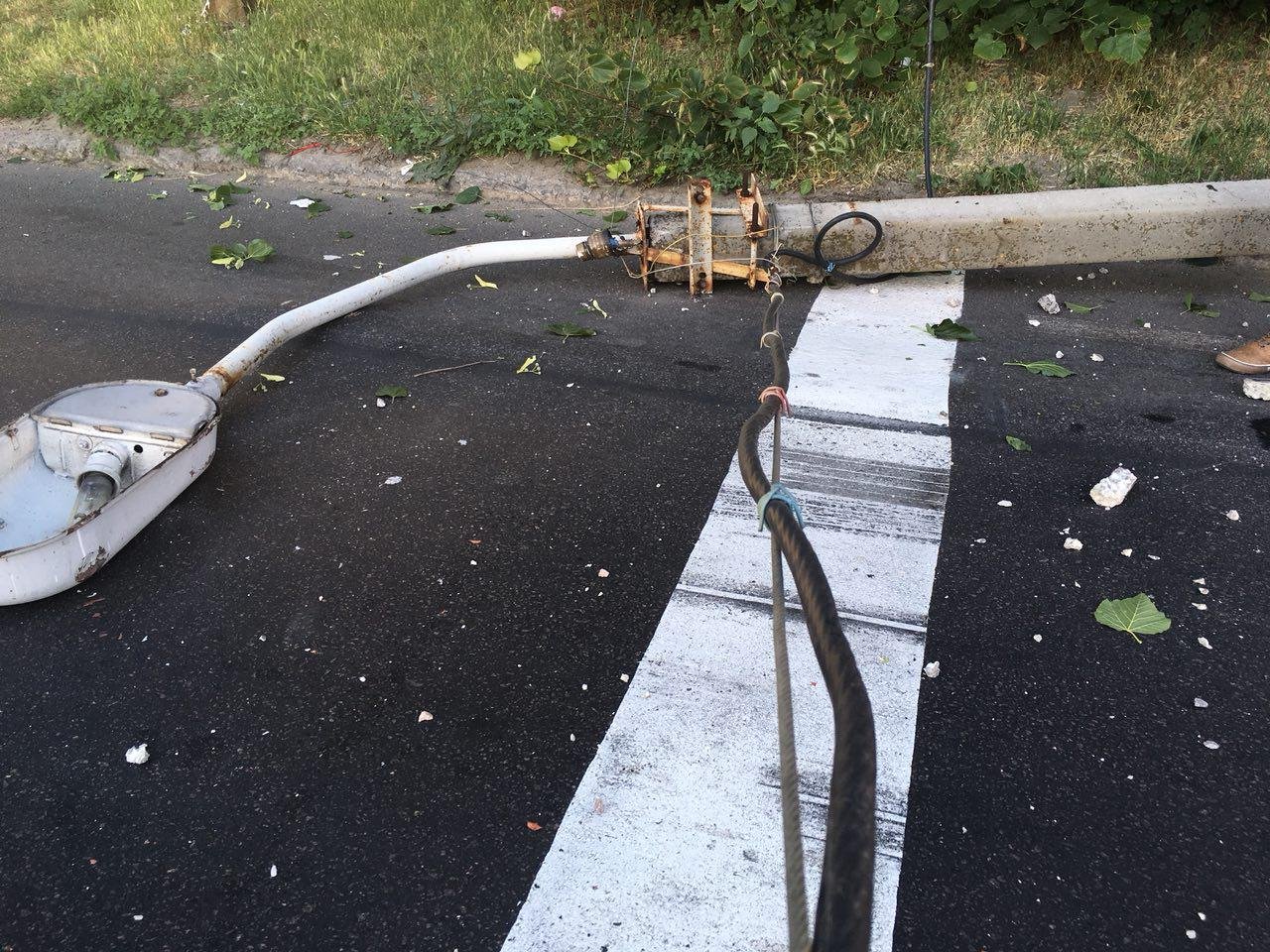 Пострадал столб Пострадал столб