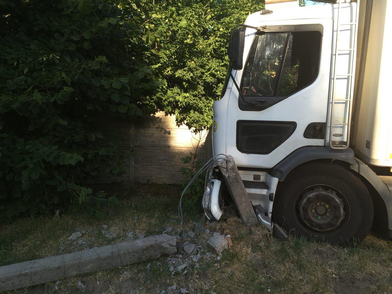 Водитель отвлекся на посторонний шум Водитель отвлекся на посторонний шум