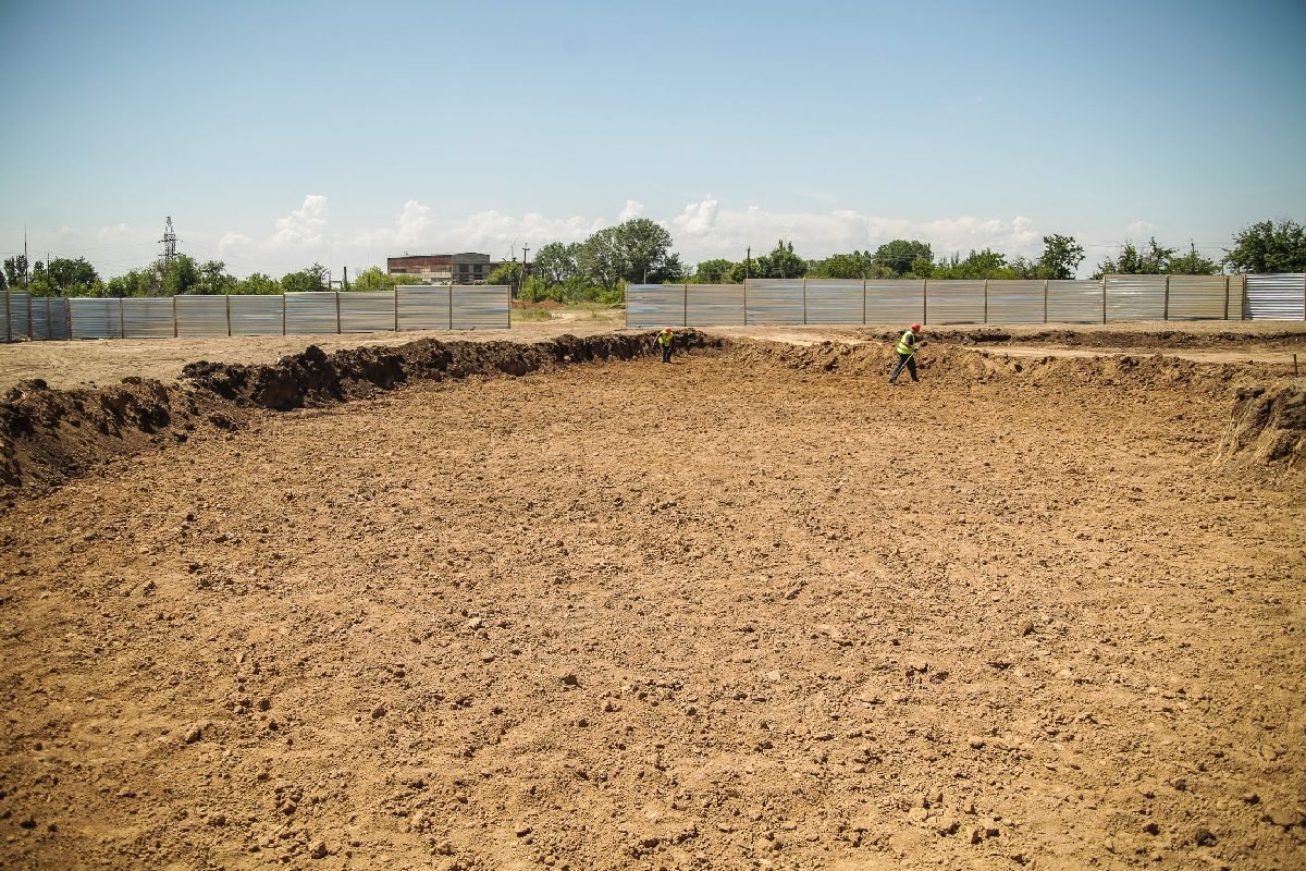 За неделю подрядчики расчистили заросли и взялись за земляные работы
