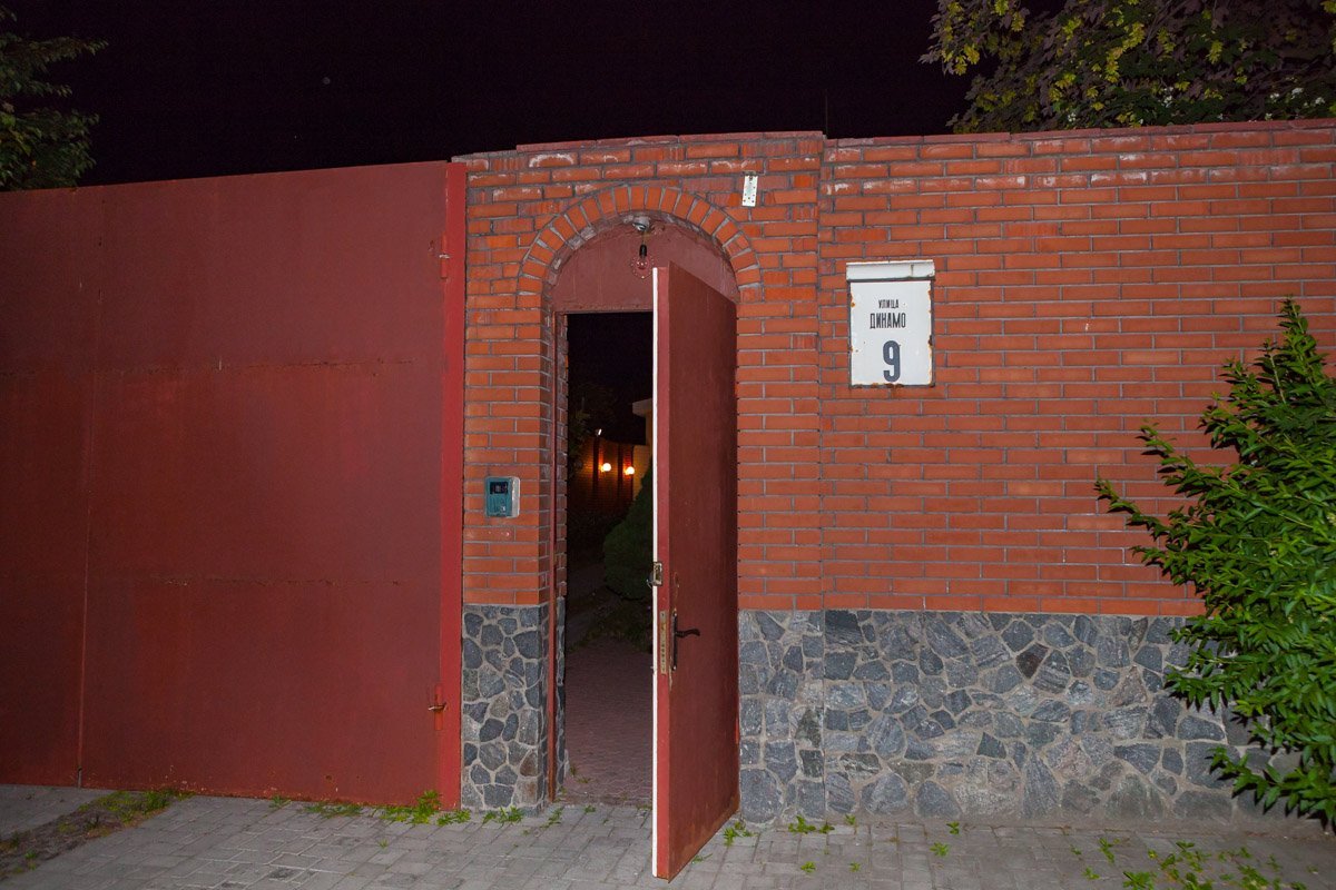 Кроме офиса, у собственника пытались забрать особняк