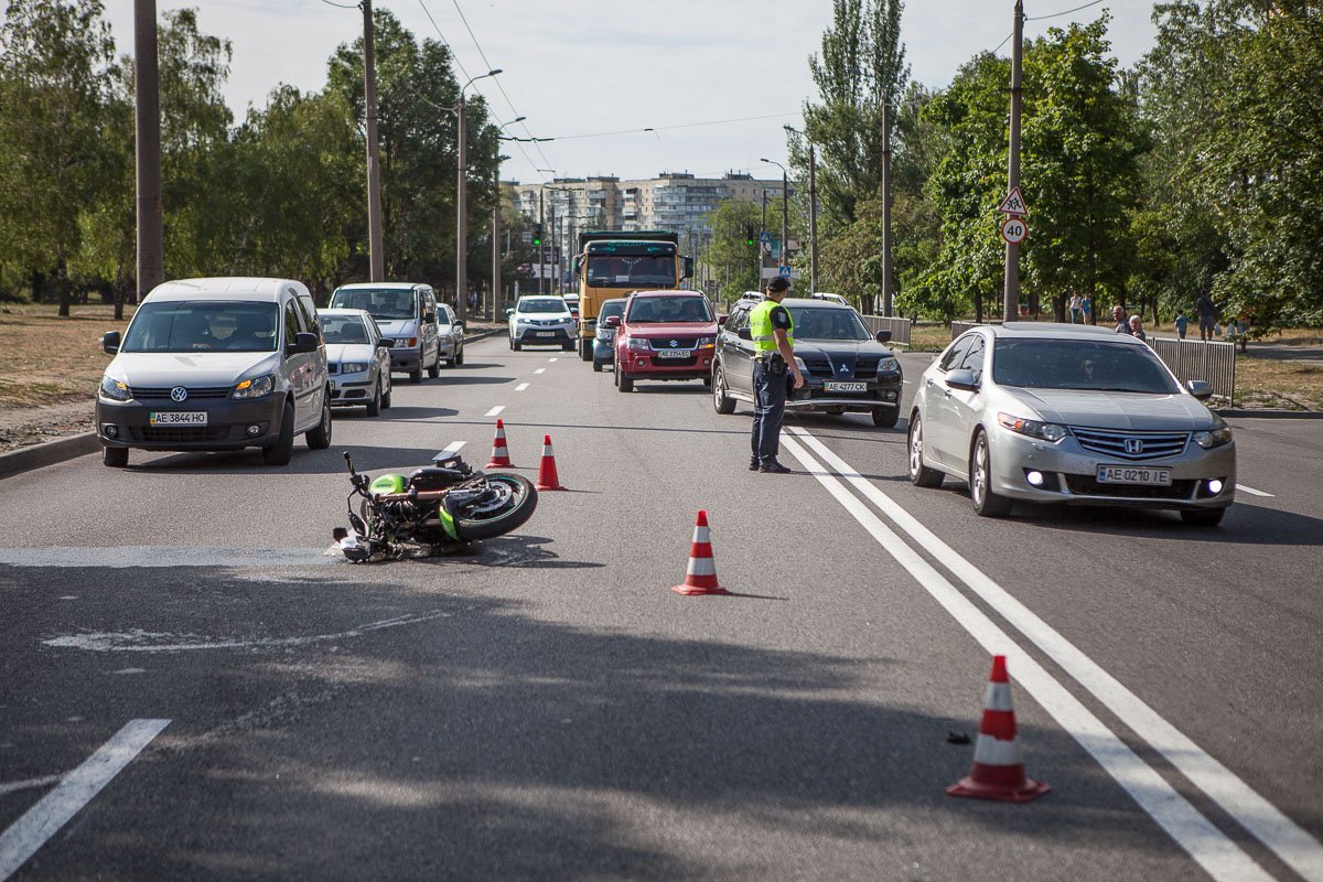 На Набережной Победы работает регулировщик