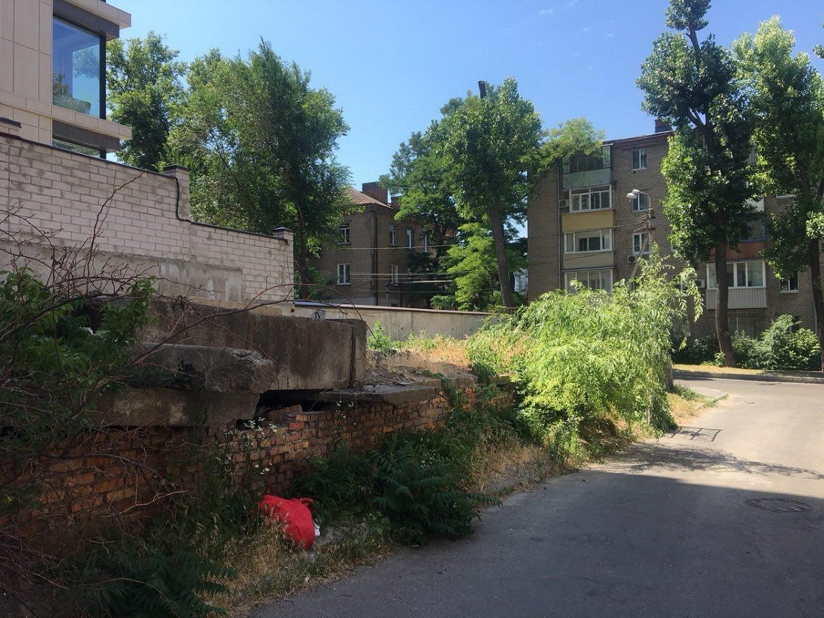 9 июня на улице Владимира Моссаковского обнаружили труп мужчины 9 июня на улице Владимира Моссаковского обнаружили труп мужчины