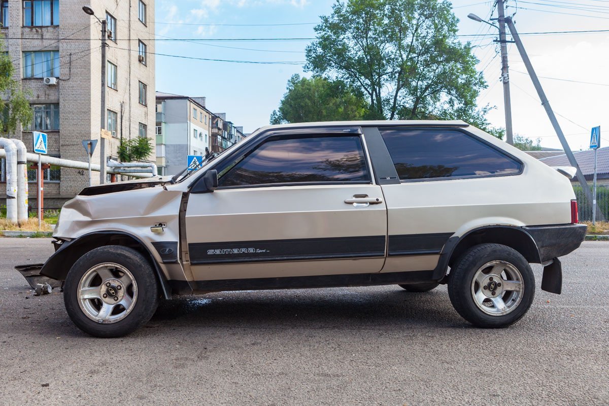 Водитель Lada выезжал со внутриквартальной дороги  Водитель Lada выезжал со внутриквартальной дороги