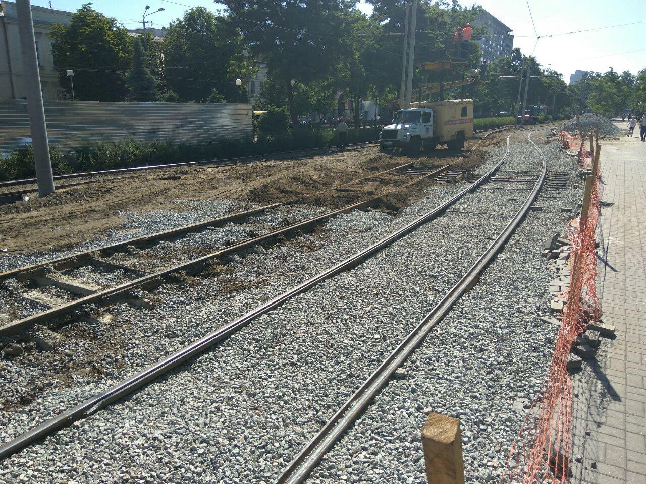 Часть рельсов уже уложили