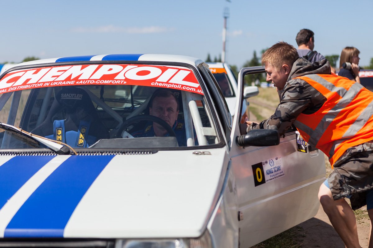 «Нолик» - бортовой номер автомобиля, который выезжал на трассу, тем самым предупреждая о начале или сообщая о конце гонки