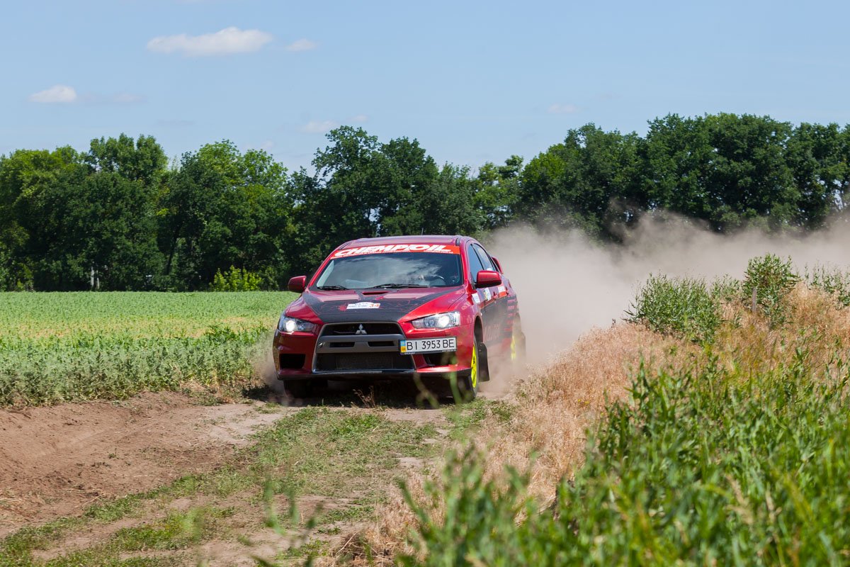 От диких «глаз» и рева мотора Mitsibishi на спинах зрителей «мурашки» устраивали марафон