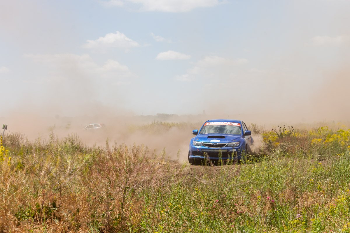 Облако пыли от сухохо грунта существенно усложнило задачу пилотов