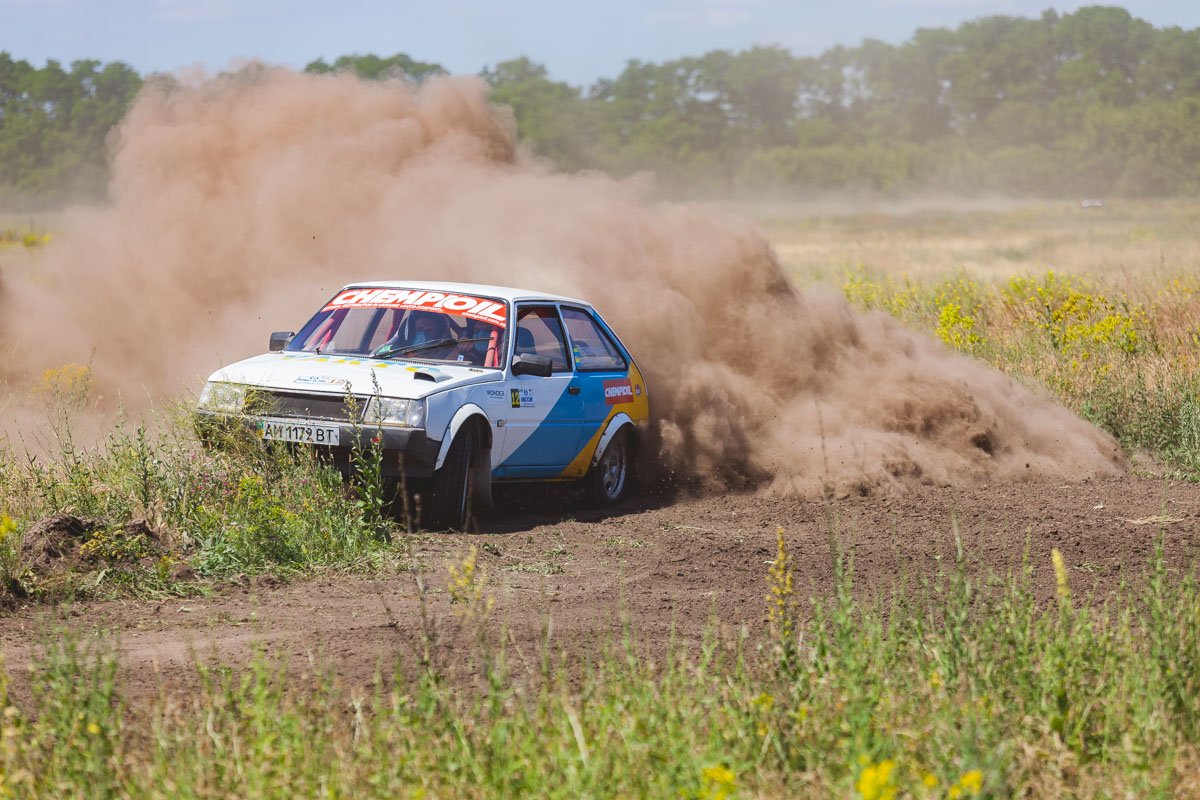 Мужчины любят женщин, но машины намного дороже их