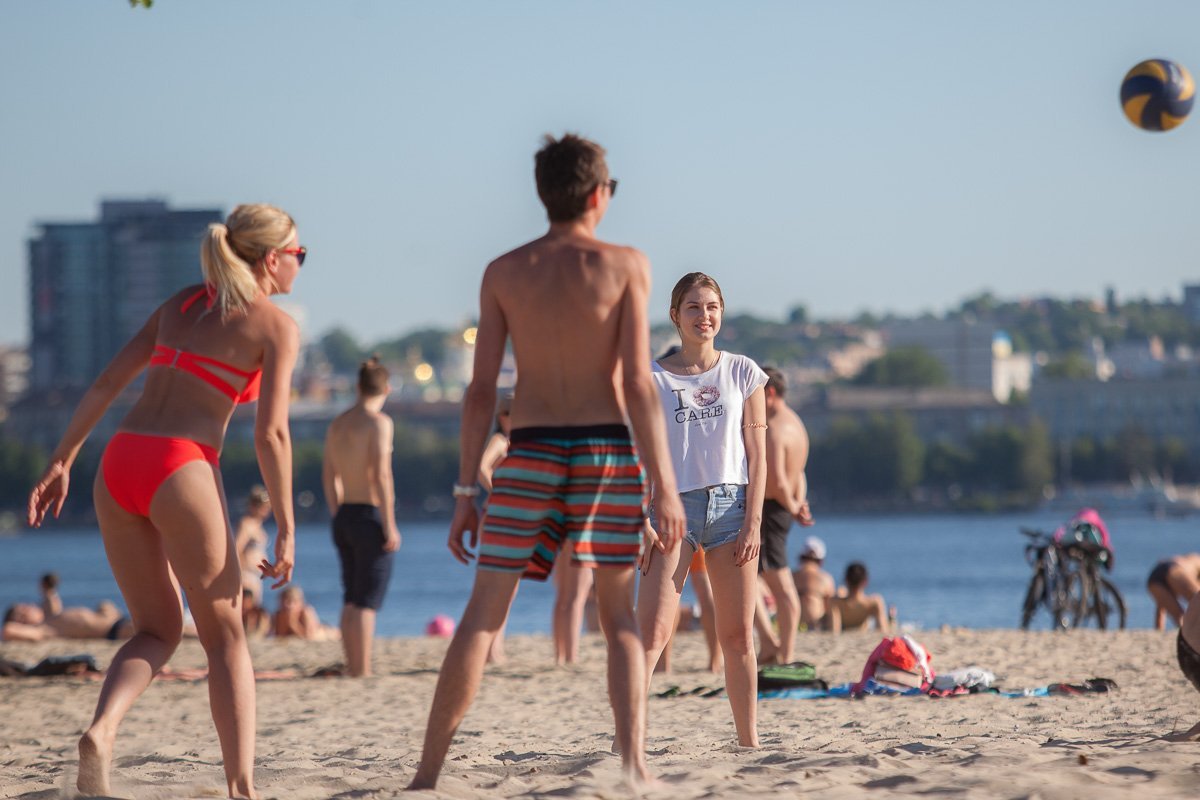 Яркие купальники не могут не радовать глаз