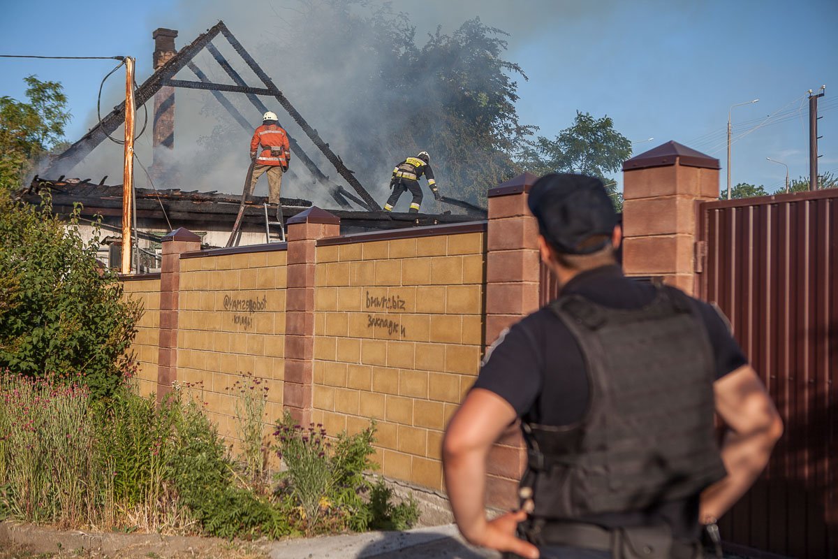 На место происшествия прибыло несколько экипажей патрульной полиции На место происшествия прибыло несколько экипажей патрульной полиции
