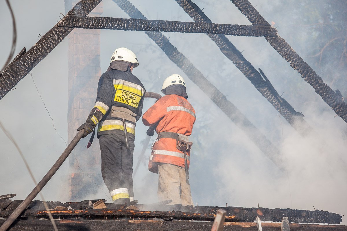 По словам соседей, в пустующем доме мог ютиться мужчина без определенного места жительства По словам соседей, в пустующем доме мог ютиться мужчина без определенного места жительства