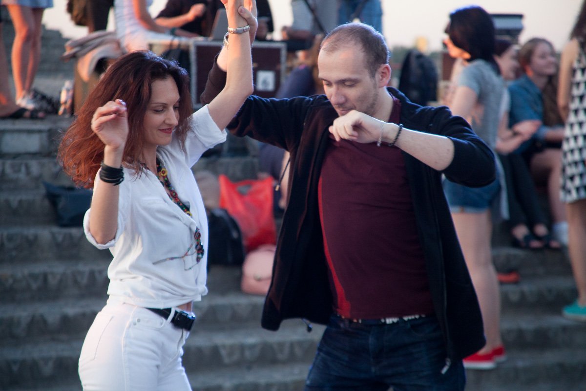 Каждый мог обучится основным движениям сальсы или румбы