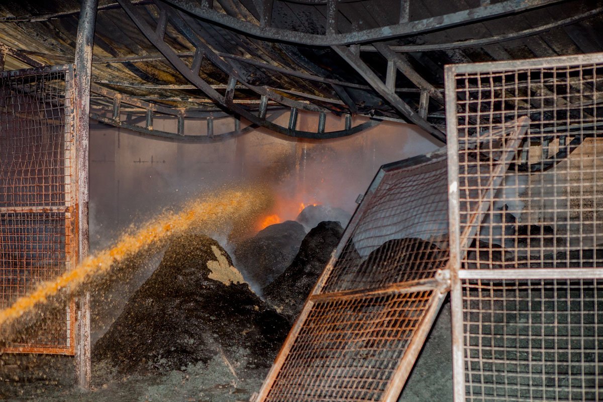 Общая площадь пожара - 100 квадратных метров