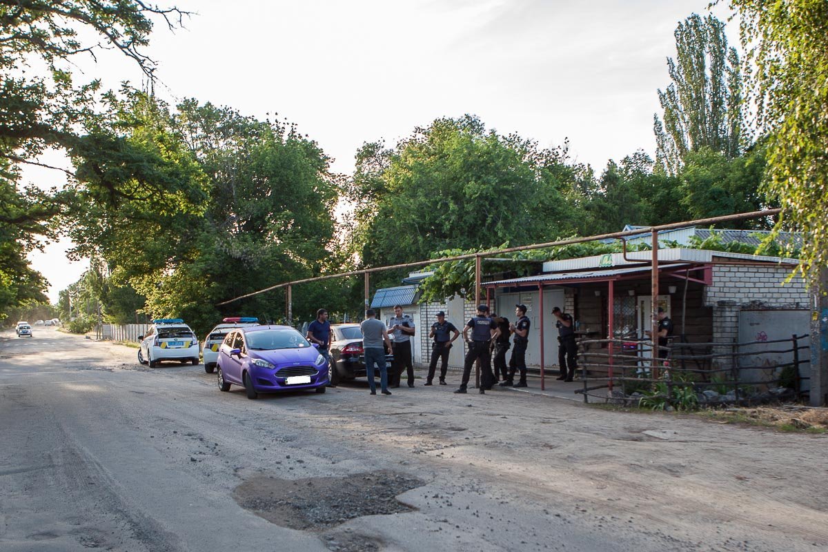 На линию "102" поступило сразу несколько сообщений о конфликте в Амур-Нижнеднепровском районе Днепра На линию "102" поступило сразу несколько сообщений о конфликте в Амур-Нижнеднепровском районе Днепра