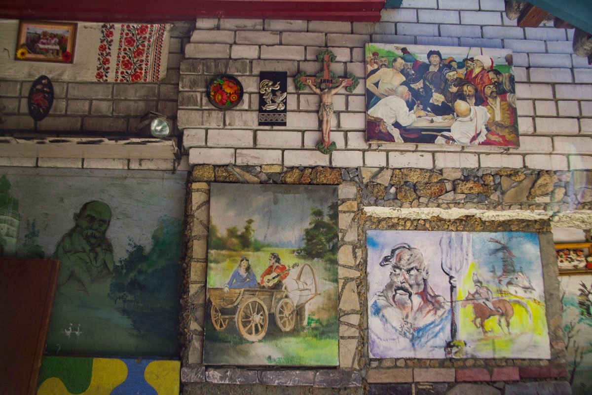 Все картины, которые украшают стены организации вышли из-под пера жильцов Все картины, которые украшают стены организации вышли из-под пера жильцов
