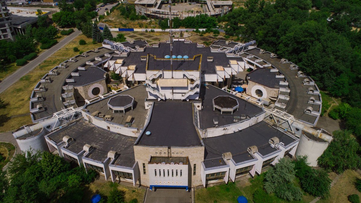 Структура здания представляет собой кольцо