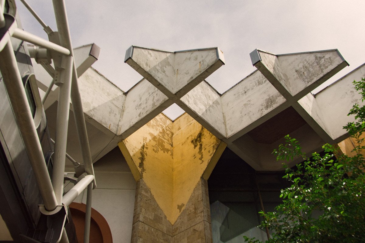 В советское время в стенах здания проходило коммунистическое детство днепровской ребятни