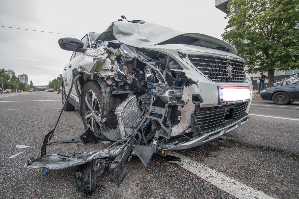 Водитель последнего проводил тест-драйв автомобиля