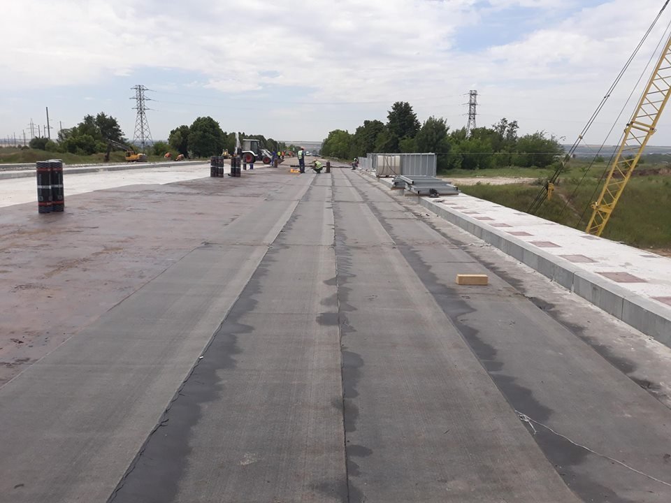 Трассу забросили крепкие хозяйственники Трассу забросили крепкие хозяйственники