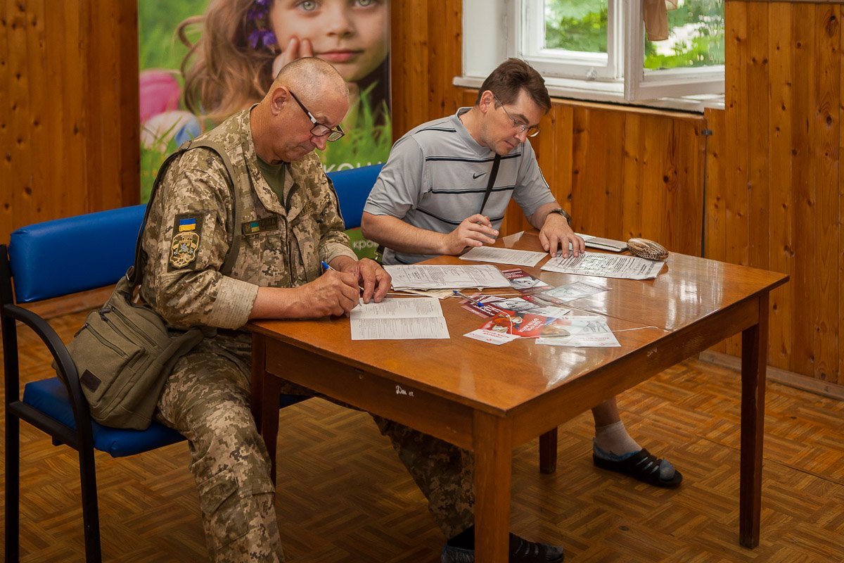 Затем поспешите за анкетой донора Затем поспешите за анкетой донора