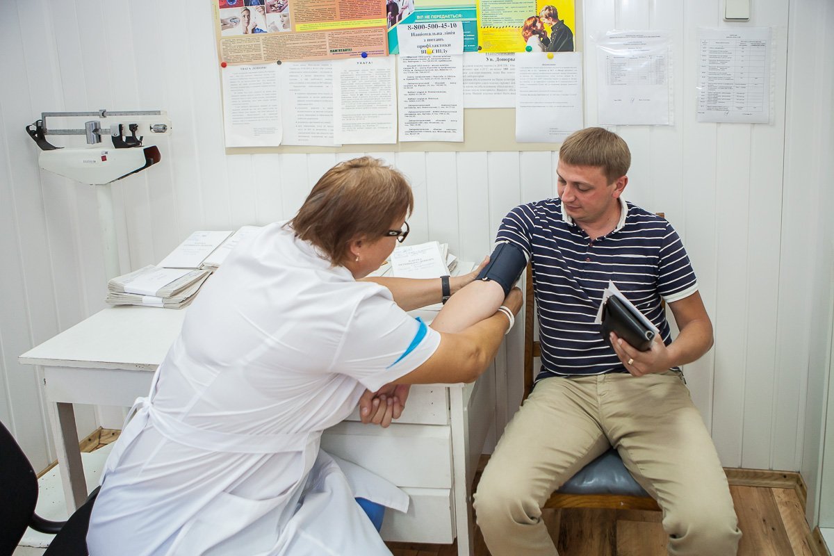 В следующем кабинете вас ожидает процедура измерения давления В следующем кабинете вас ожидает процедура измерения давления