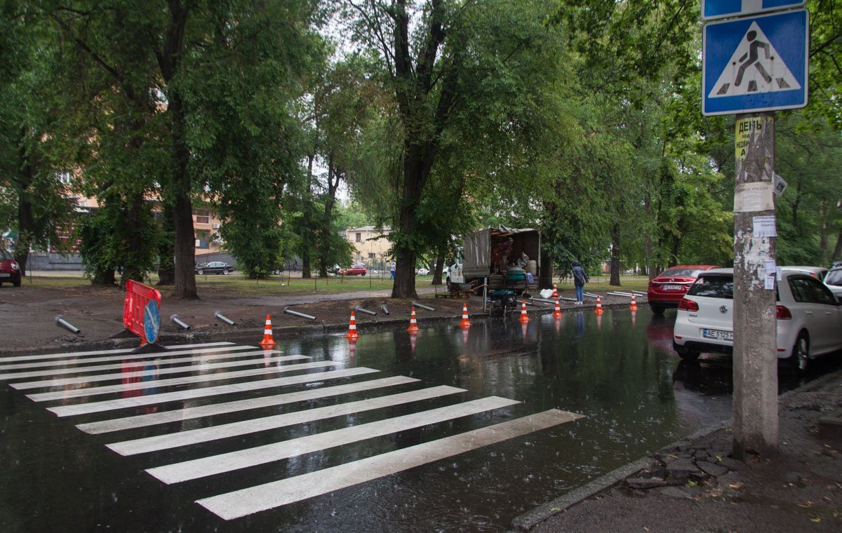 Из-за погодных условий работу пришлось приостановить Из-за погодных условий работу пришлось приостановить