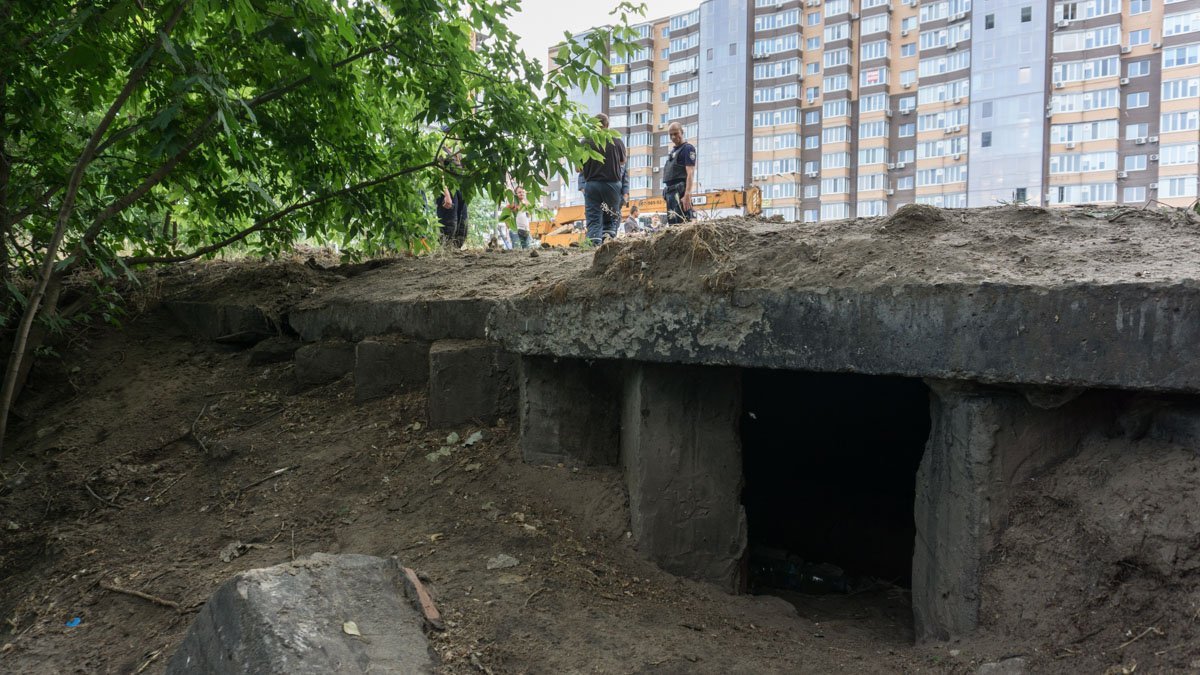 Канализационный коллектор был домом для бродяги Канализационный коллектор был домом для бродяги