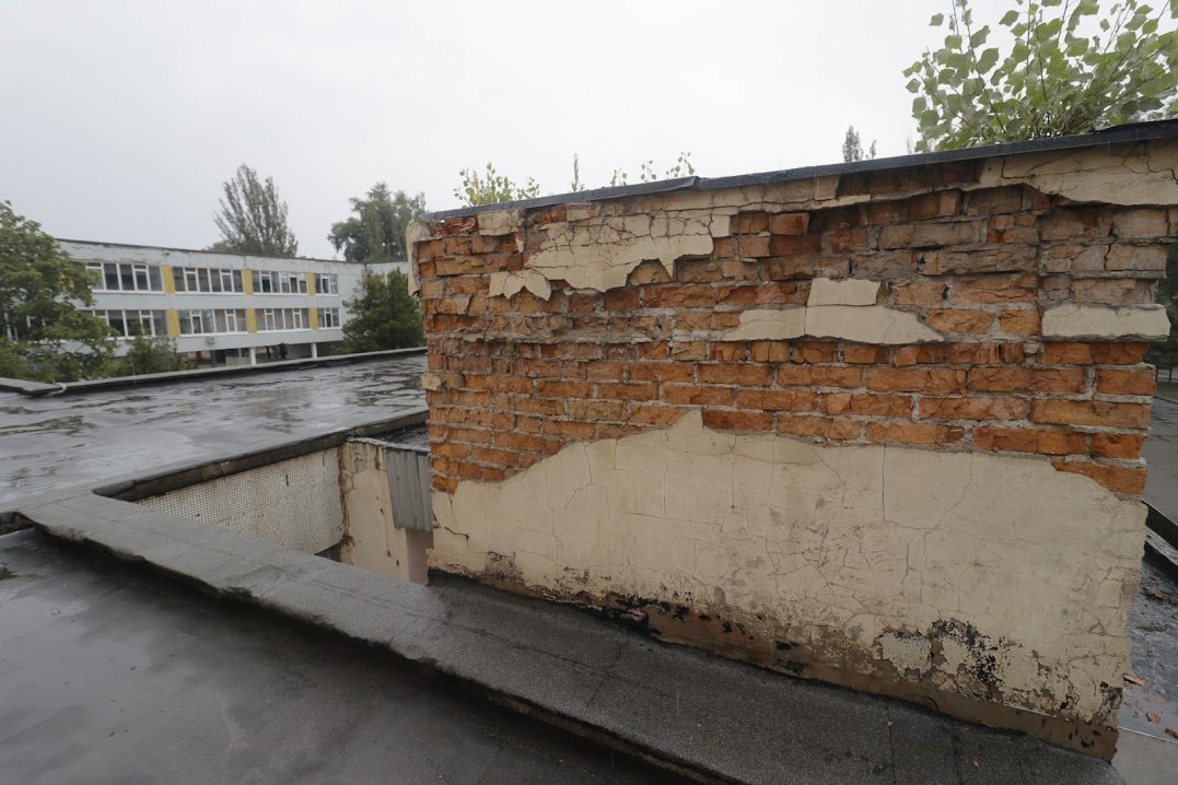 В школе планируют обновить кровлю, заменить окна и двери на энергоэффективные и утеплить фасад В школе планируют обновить кровлю, заменить окна и двери на энергоэффективные и утеплить фасад