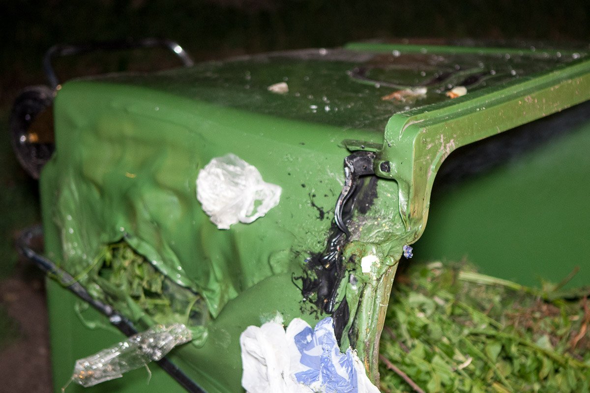 Соседний бак тоже пострадал