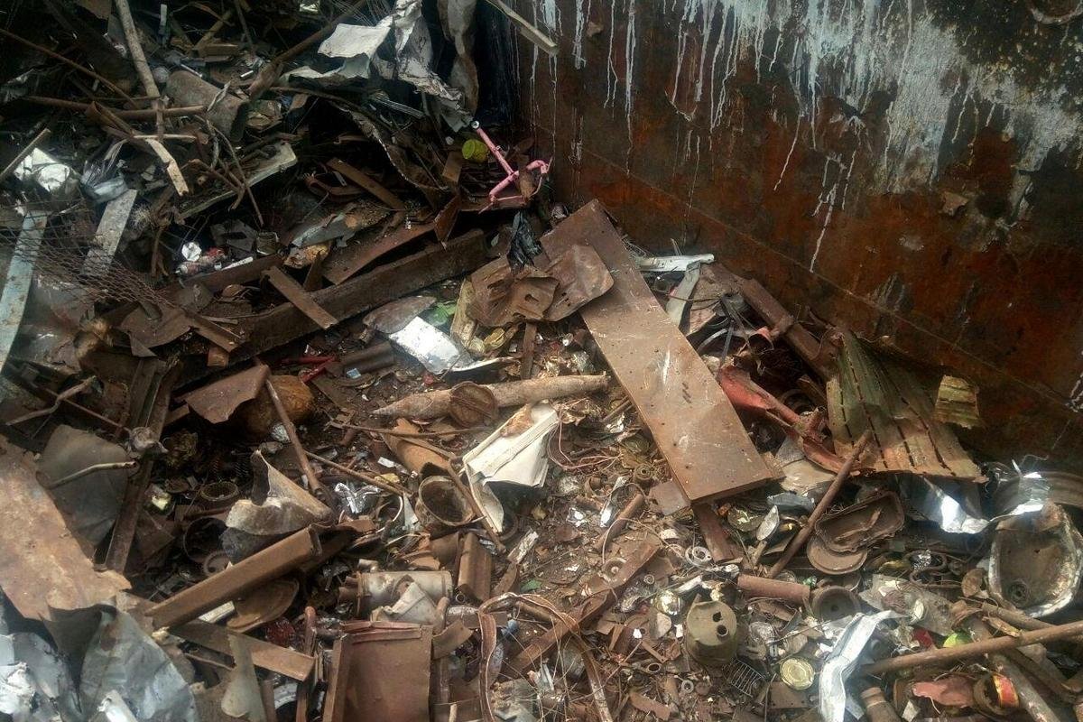 Предмет, похожий на артиллерийский снаряд, находился в одном из вагонов с металлоломом