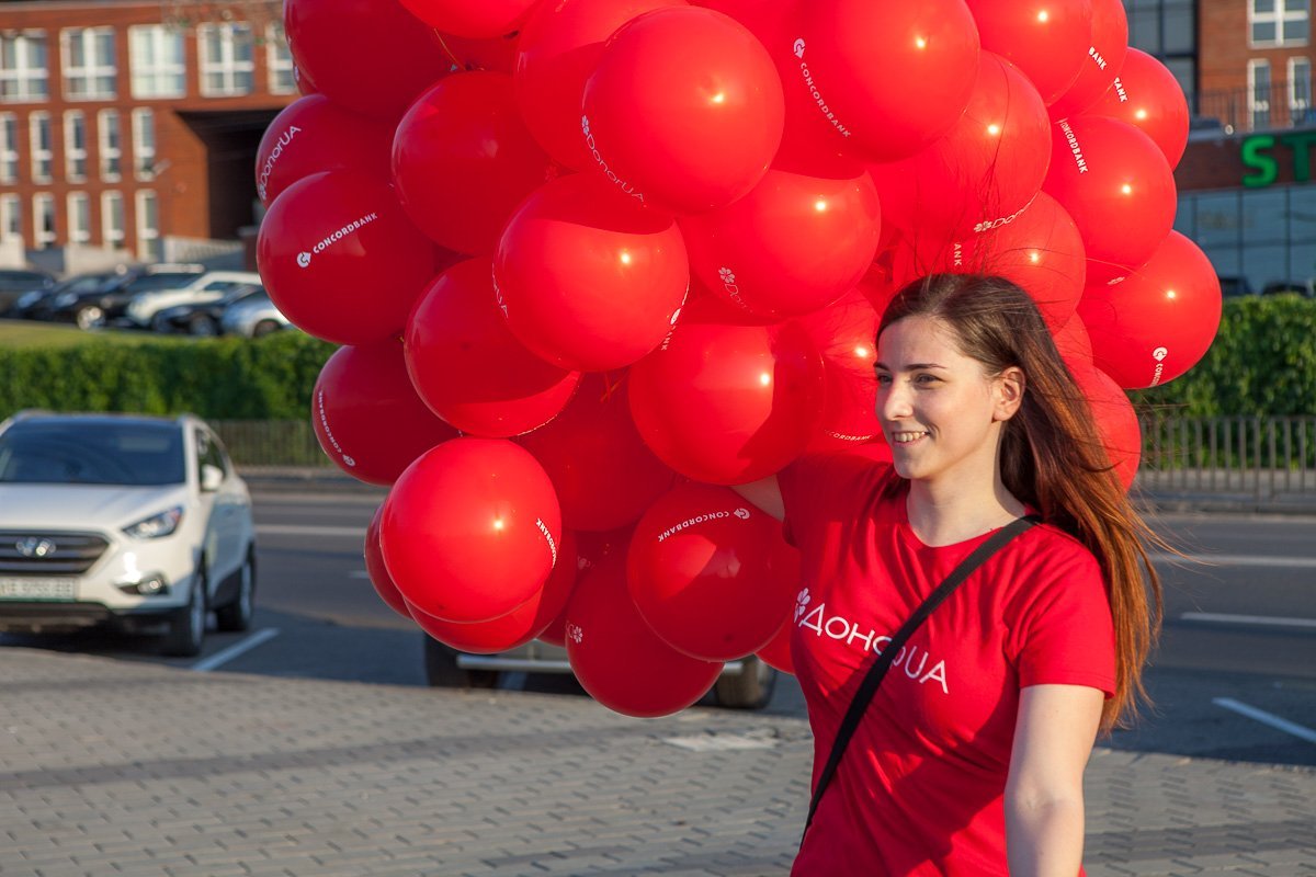 В конце все участники запустили в воздух шары