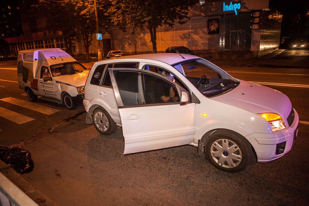 Движение транспорта на данном участке дороги не затруднено Движение транспорта на данном участке дороги не затруднено