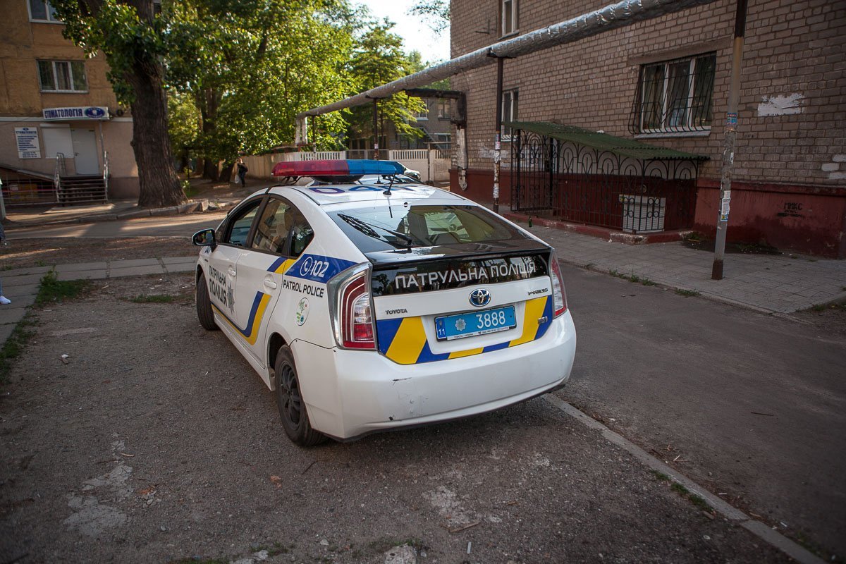 На место происшествия прибыл экипаж патрульной полиции На место происшествия прибыл экипаж патрульной полиции