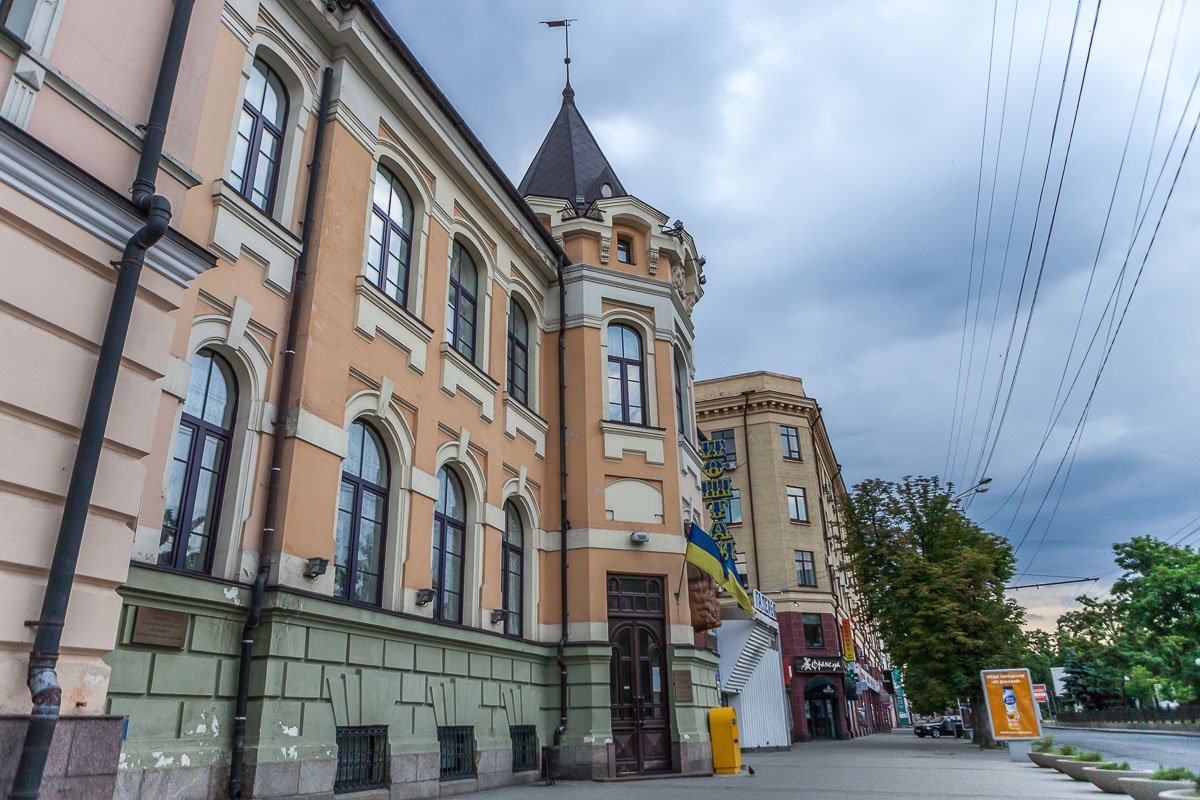 Со временем изысканная башня главпочтамта стала одним из самых узнаваемых символов Екатеринослава Со временем изысканная башня главпочтамта стала одним из самых узнаваемых символов Екатеринослава